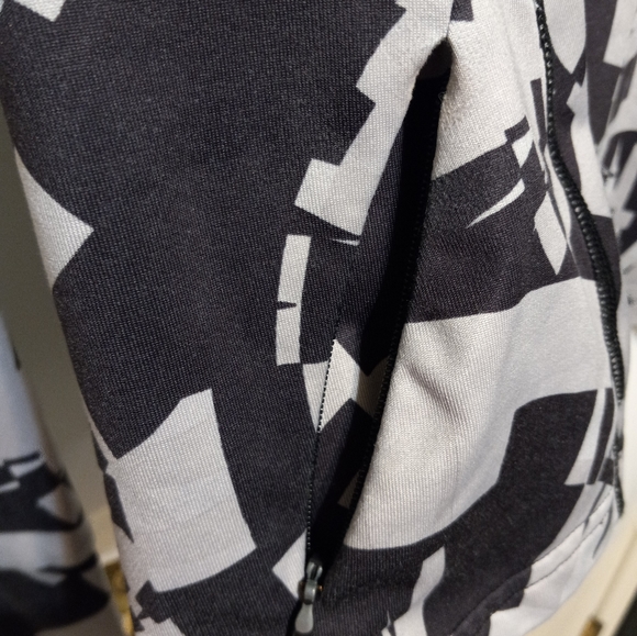 Under Armour Women's Long Sleeve Pullover - Picture 6 of 6